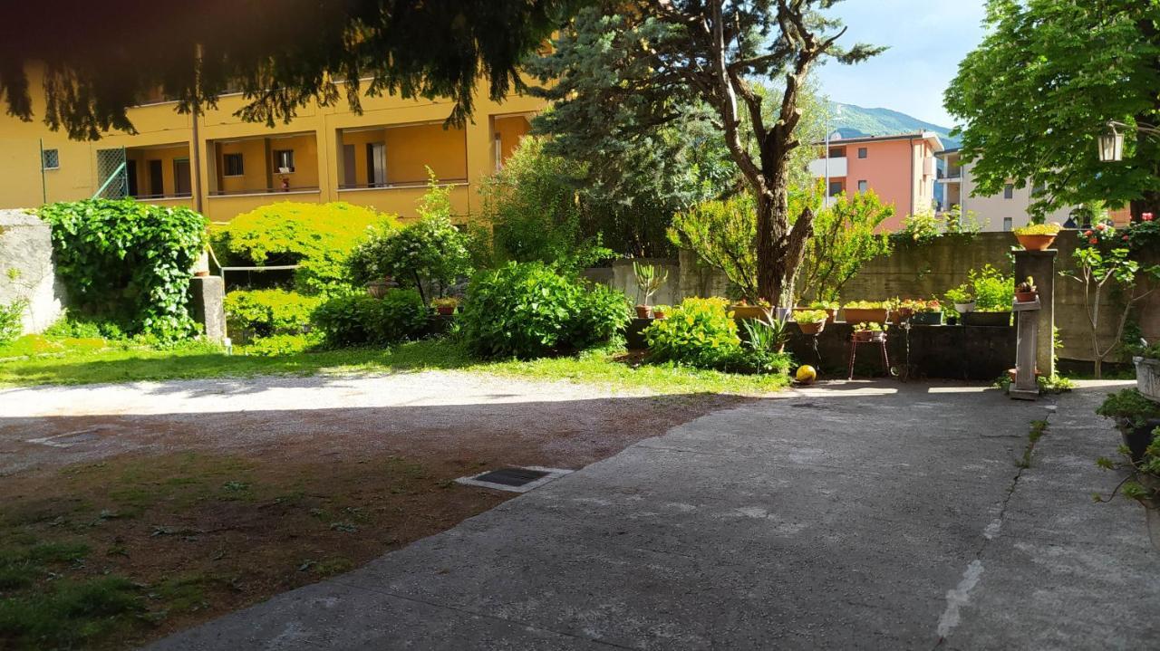 マンデッロ・デル・ラーリオIl Giardino Dei Fioriアパートメント エクステリア 写真